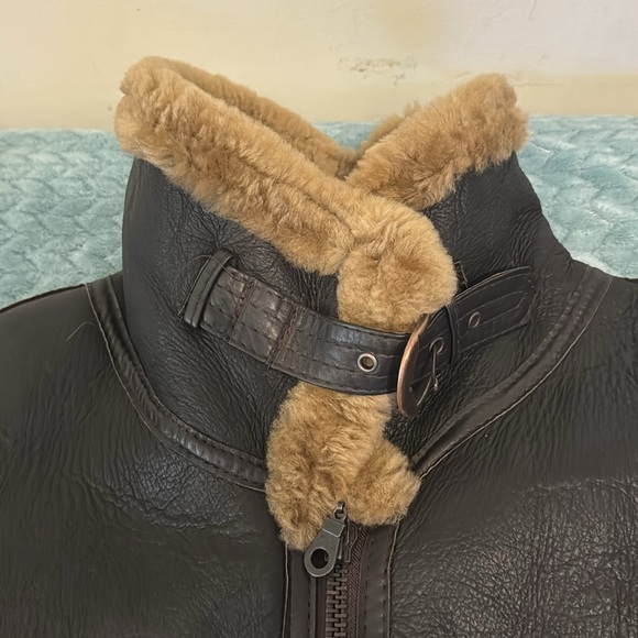 Men’s Leather and Real Sheepskin Coat - Picture 3 of 9